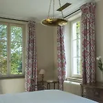 Bed & Breakfast La Chartreuse Haut-bailly - Anciennement Chateau Le Pape 4*