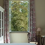 Bed & Breakfast La Chartreuse Haut-bailly - Anciennement Chateau Le Pape 4*