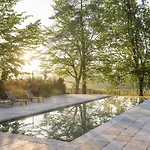 Bed & Breakfast La Chartreuse Haut-bailly - Anciennement Chateau Le Pape 4*