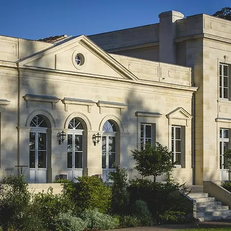 לינה וארוחת בוקר La Chartreuse Haut-bailly - Anciennement Chateau Le Pape 4*