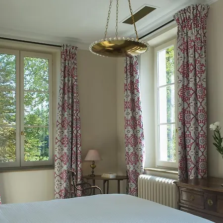 Couette-café Château Le Pape 2*