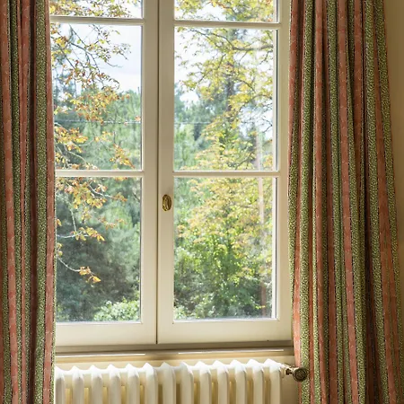 לינה וארוחת בוקר La Chartreuse Haut-bailly 4*