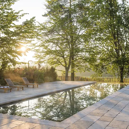 לינה וארוחת בוקר La Chartreuse Haut-bailly 4*