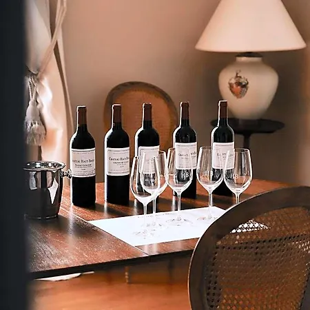 לינה וארוחת בוקר La Chartreuse Haut-bailly