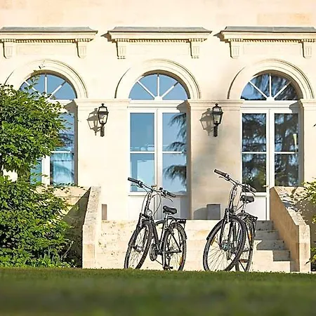 לינה וארוחת בוקר La Chartreuse Haut-bailly 4*